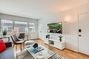 Signature KING 1BR In Top Beach Location (AB)
