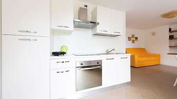 So-l563-tola35c2 - Villa Tola - Giallo