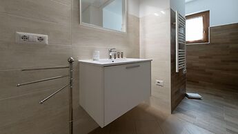 So-l563-tola35c2 - Villa Tola - Giallo