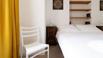 So-l563-tola35c2 - Villa Tola - Giallo