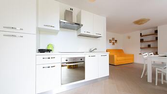 So-l563-tola35c2 - Villa Tola - Giallo