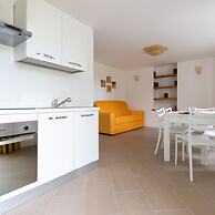 So-l563-tola35c2 - Villa Tola - Giallo