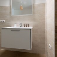 So-l563-tola35c2 - Villa Tola - Giallo