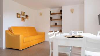 So-l563-tola35c2 - Villa Tola - Giallo