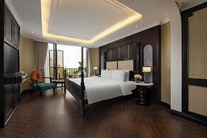 MAY DE VILLE Crown Hotel