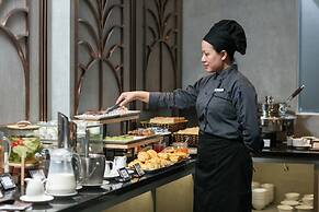 MAY DE VILLE Crown Hotel