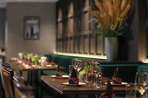 MAY DE VILLE Crown Hotel