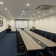 MAY DE VILLE Crown Hotel