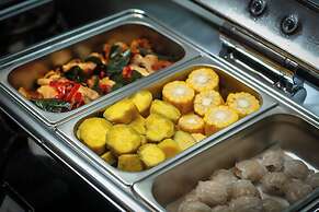 MAY DE VILLE Crown Hotel