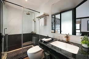 MAY DE VILLE Crown Hotel