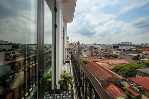 MAY DE VILLE Crown Hotel