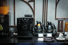 MAY DE VILLE Crown Hotel