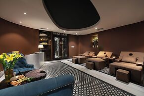 MAY DE VILLE Crown Hotel