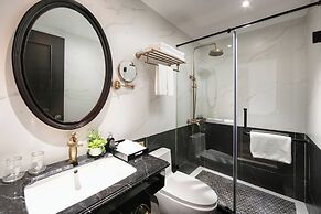 MAY DE VILLE Crown Hotel