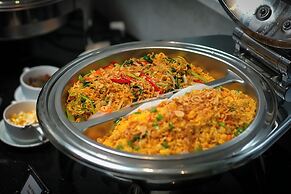 MAY DE VILLE Crown Hotel