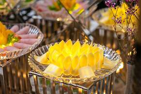 MAY DE VILLE Crown Hotel