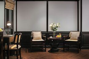 MAY DE VILLE Crown Hotel