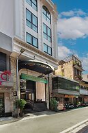 MAY DE VILLE Crown Hotel