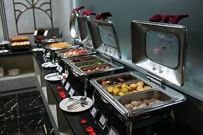 MAY DE VILLE Crown Hotel