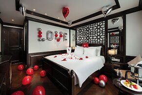 MAY DE VILLE Crown Hotel