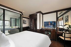 MAY DE VILLE Crown Hotel