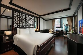 MAY DE VILLE Crown Hotel