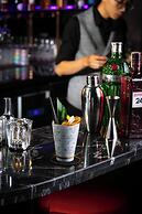 MAY DE VILLE Crown Hotel