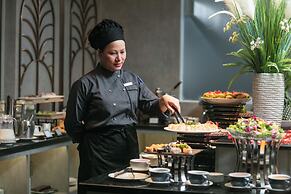 MAY DE VILLE Crown Hotel