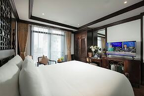 MAY DE VILLE Crown Hotel