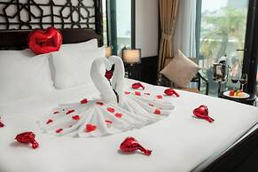 MAY DE VILLE Crown Hotel