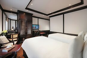 MAY DE VILLE Crown Hotel