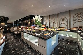 MAY DE VILLE Crown Hotel