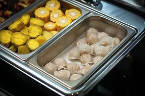 MAY DE VILLE Crown Hotel