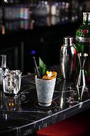 MAY DE VILLE Crown Hotel