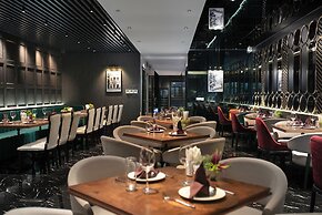 MAY DE VILLE Crown Hotel