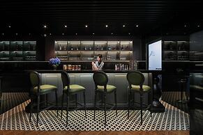 MAY DE VILLE Crown Hotel