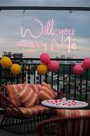 MAY DE VILLE Crown Hotel