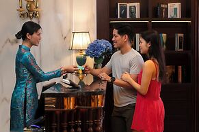 MAY DE VILLE Crown Hotel