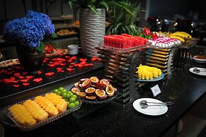 MAY DE VILLE Crown Hotel