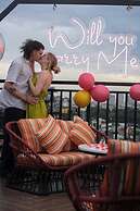 MAY DE VILLE Crown Hotel