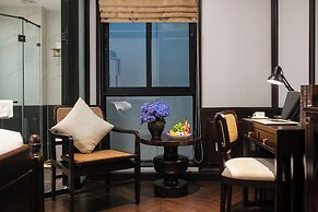 MAY DE VILLE Crown Hotel