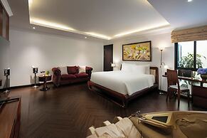 MAY DE VILLE Crown Hotel