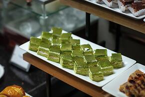 MAY DE VILLE Crown Hotel