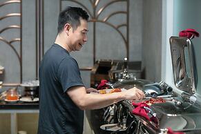 MAY DE VILLE Crown Hotel