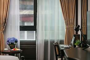 MAY DE VILLE Crown Hotel