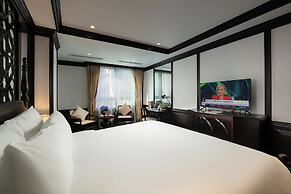 MAY DE VILLE Crown Hotel