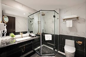 MAY DE VILLE Crown Hotel