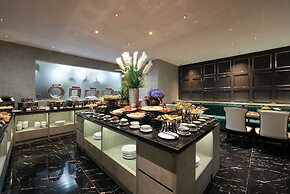 MAY DE VILLE Crown Hotel