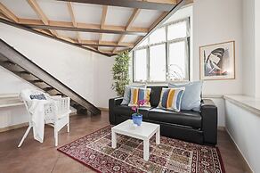 Inviting 3-bed Apartment in Roma 4mins to Colosseo