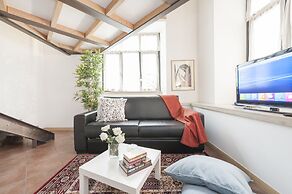 Inviting 3-bed Apartment in Roma 4mins to Colosseo